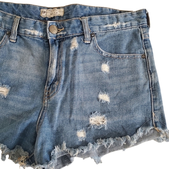 Free People Dolphin Ripped Denim True Blue Jean Shorts 29 Distressed Festival - Picture 5 of 15